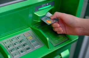 Можно ли в Крыму снять деньги с карточки Сбербанка